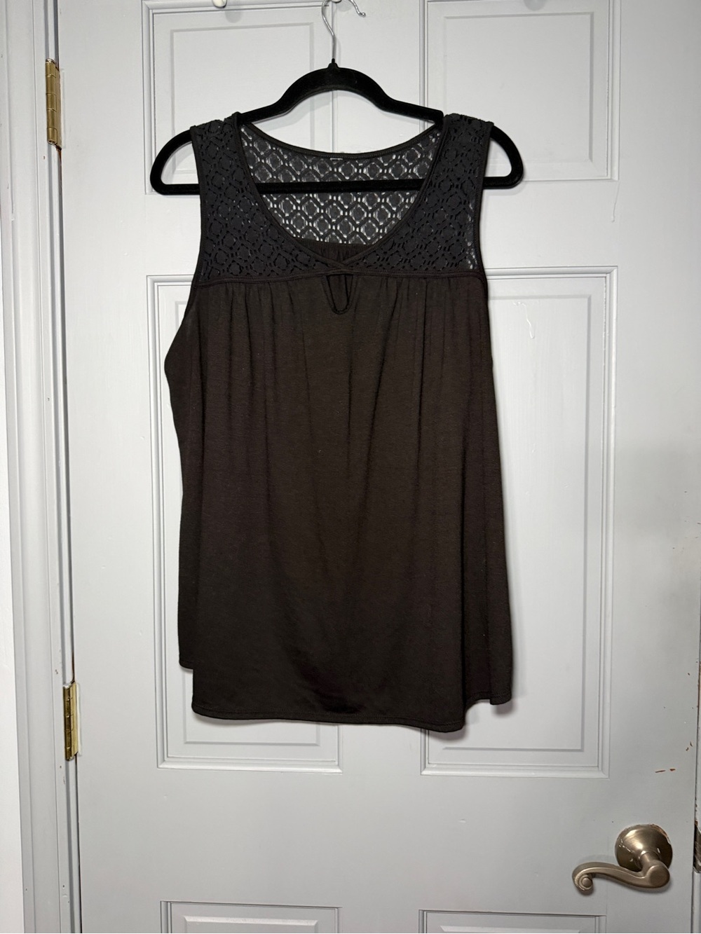 Crochet Yoke Sleeveless Tank Top - black